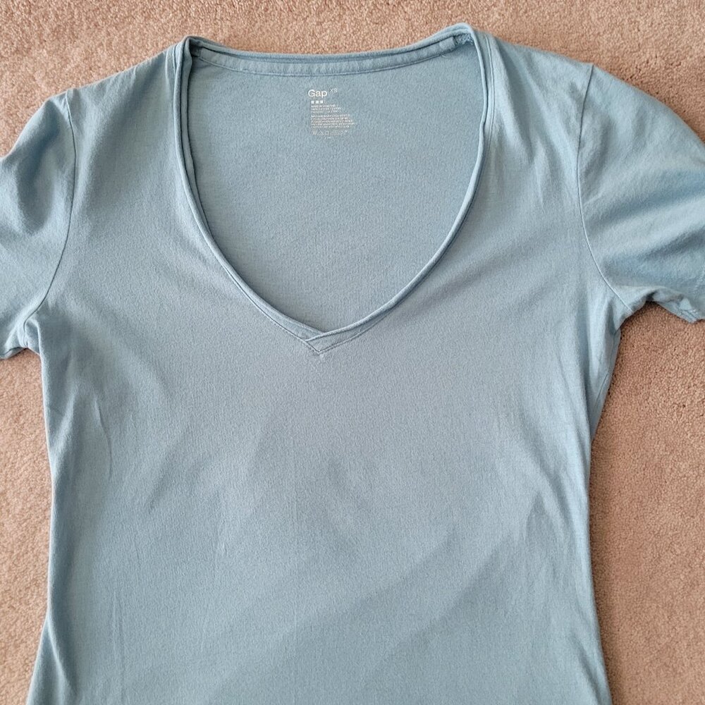 Gap V-Neck Tee Women's Size XS Light Blue Short Sleeve Cotton T-shirt